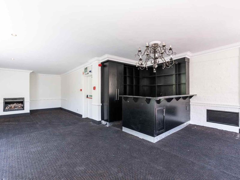 3 PRIME FLOORS TO LET IN GARDENS WITH PANORAMIC VIEWS - Photo 8