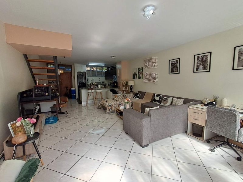 2 bed, 1.5 bath duplex in Queenswood - Photo 5