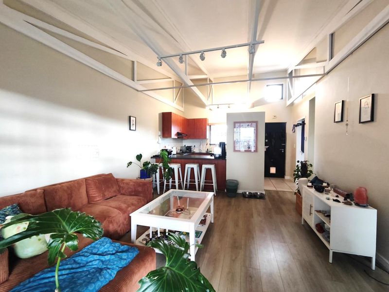 Neat 2 bedroom home in popular security complex - Photo 2