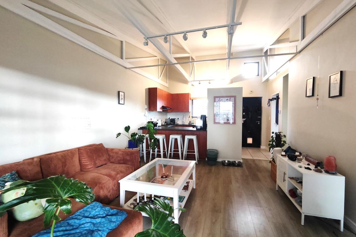 Neat 2 bedroom home in popular security complex - Photo 2