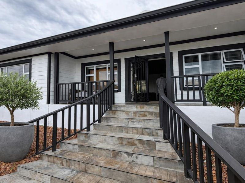 Coastal Farmhouse Elegance - 4 Bedroom House with Flat for Sale in Dana Bay - Photo 10