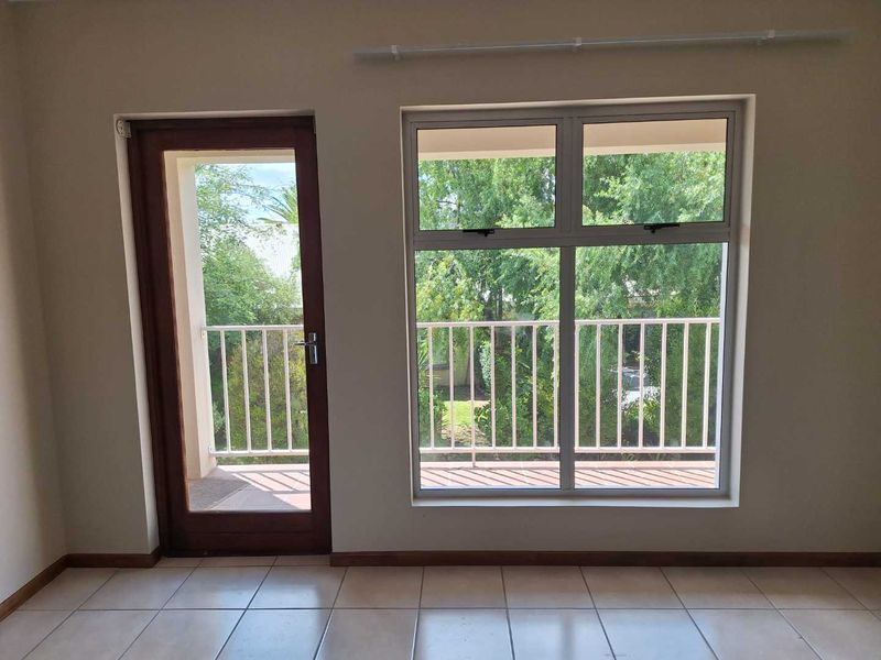 Fantastic Over 50's Convenient Living - Photo 4