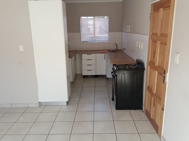 Your Secure Family Home in Wilgeheuwel R750 000 Negotiable - Photo 3