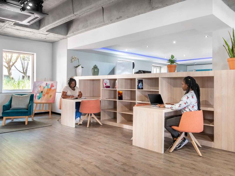 Fully serviced private office space for you and your team in Spaces Rivonia. - Photo 4