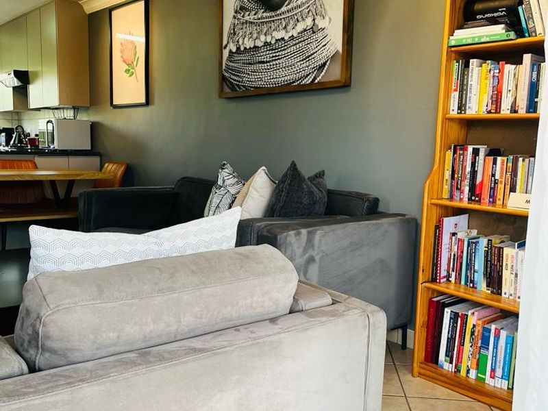2 Bedroom Apartment For Sale in Leeuwenhof - Photo 3