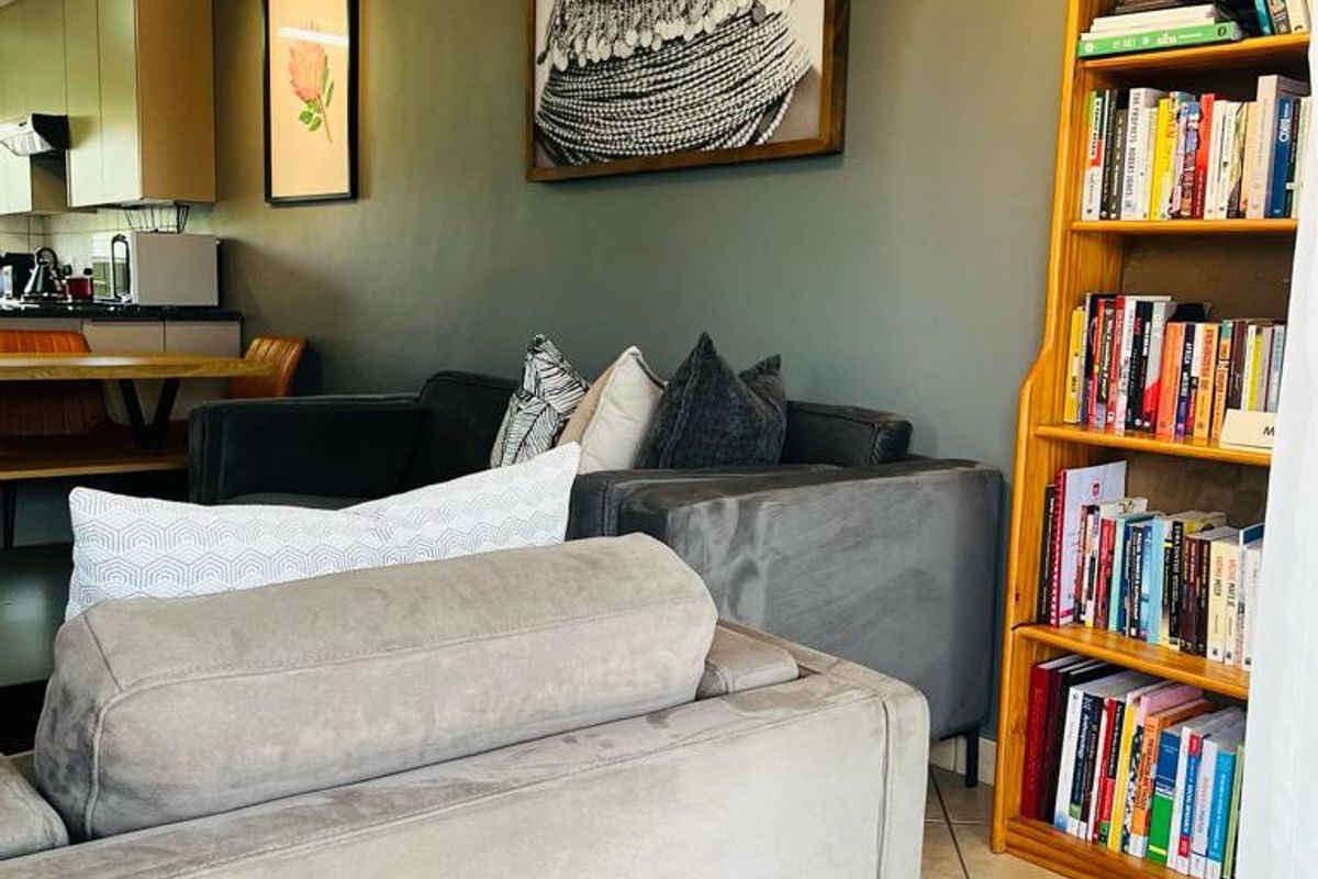 2 Bedroom Apartment For Sale in Leeuwenhof - Photo 3