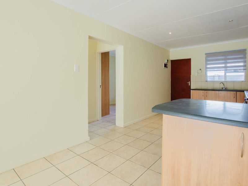 Spacious 2-Bed, 1-Bath Apartment with Patio & Garden - Photo 4