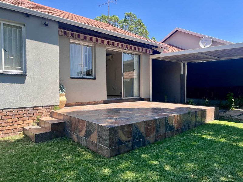 The Best of Townhouse Living in Popular Complex - Photo 8