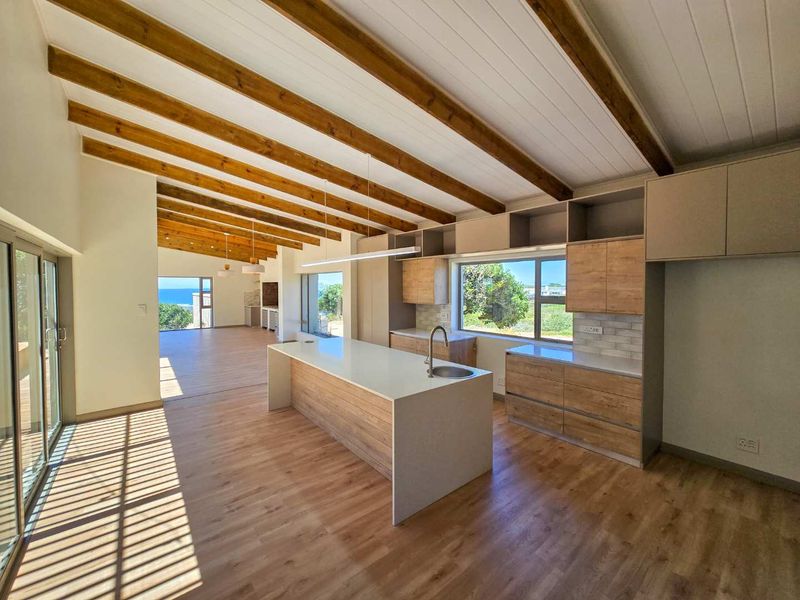 An architectural masterpiece - Skulpiesbaai Estate. - Photo 7