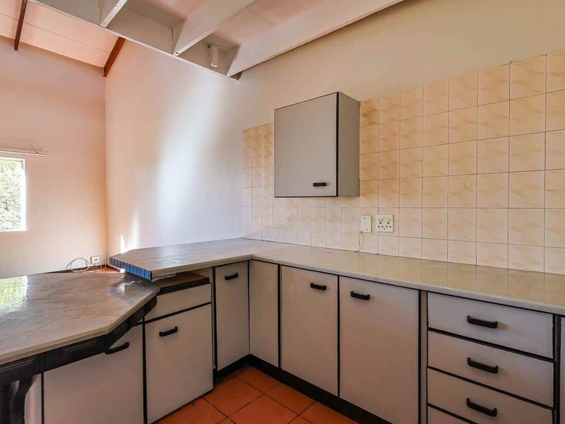 Exceptional Space, Prime Position, Outstanding Value. - Photo 8