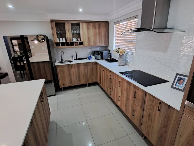 For the connoisseur home buyer who appreciates modern living with sleek style - Photo 8