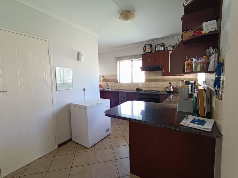 Modern Bayswater Townhouse in Estate : Comfort & Space Await - Photo 5