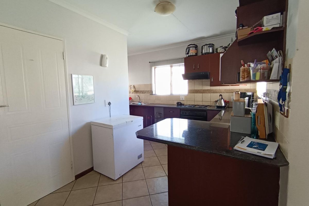 Modern Bayswater Townhouse in Estate : Comfort & Space Await - Photo 5