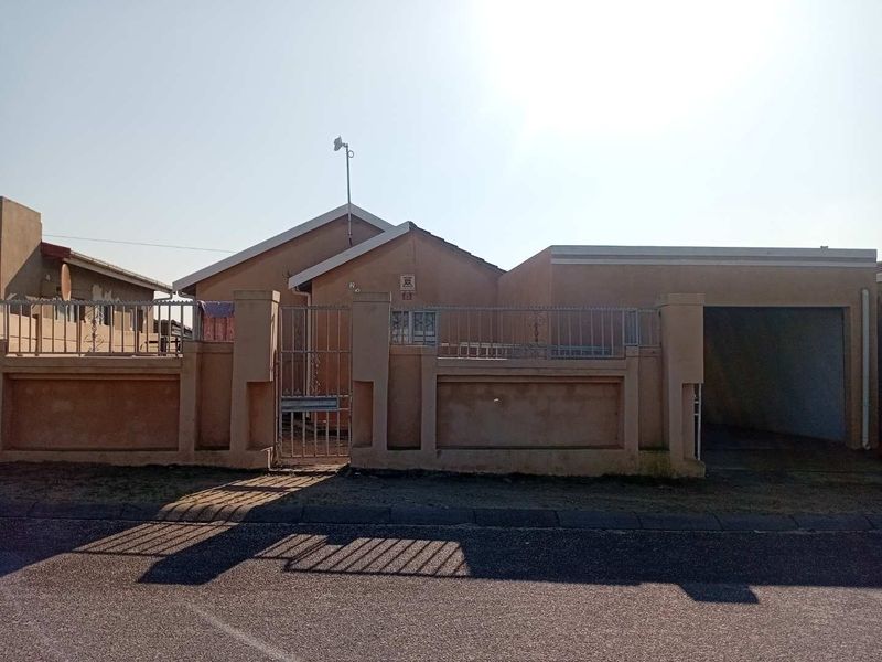 Spacious 3-Bedroom House to Rent in Litha Park - Photo 2