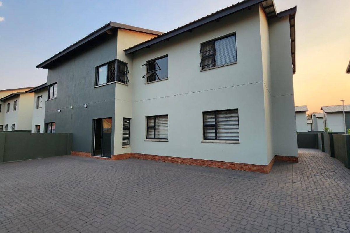 Catch it if you can ! – Stunning 3-Bedroom Townhouse to rent in Waterval East, Rustenburg - Photo 3