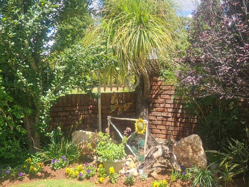 Charming 3-Bedroom Townhouse in Camelot Estate - Photo 6