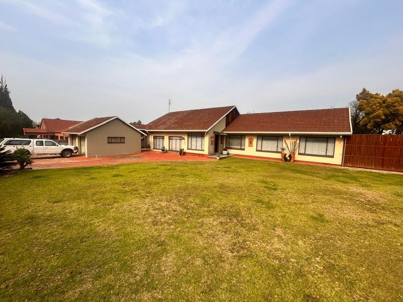 Four Bedroom House For Sale in Brackenhurst - Photo 1