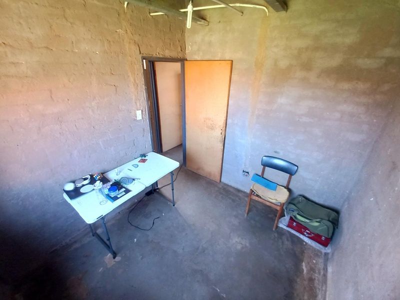 Two Bedrooms house for sale in Soshanguve South Ext 10 - Photo 6