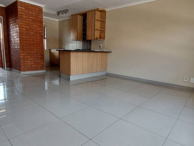 Modern 2 bedroomed pet friendly unit - Photo 2