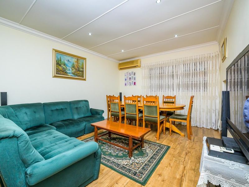 Charming Havenside Home with Flatlet and Ample Parking - Photo 7