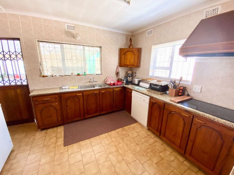 Spacious Family Home in Umhlanga (Shared Property- Furnsihed) - Photo 6