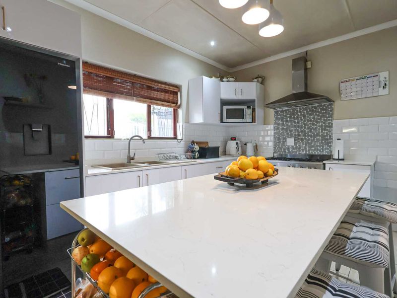 FAMILY HOME WITH INCOME-GENERATING GRANNY FLAT IN PRIME MALVERN LOCATION! - Photo 2