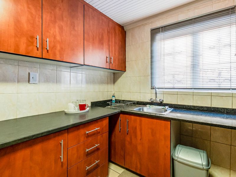 Move-In Ready Duplex in Lotus Park – Space, Security & Smart Living - Photo 8