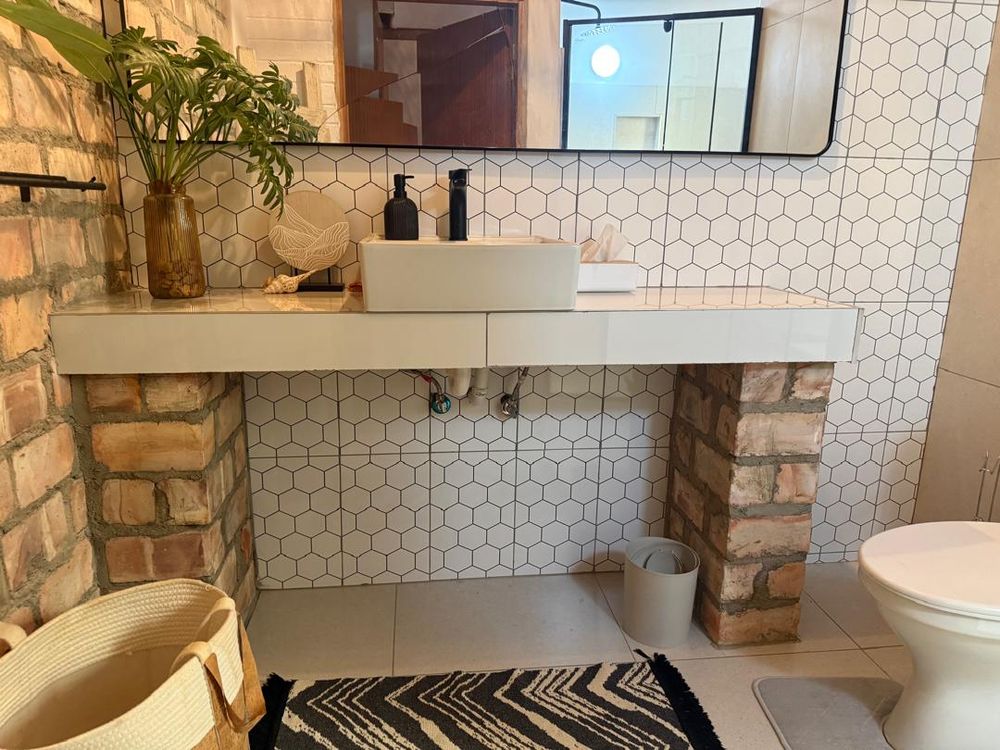 Bedroom 1 en-suit bathroom 