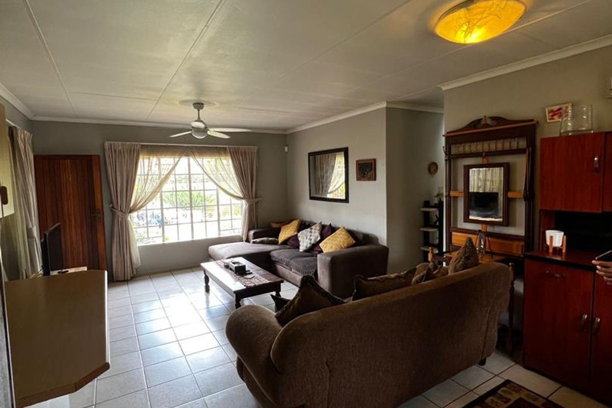 Spacious 3-bedroom town house is your home - Photo 2