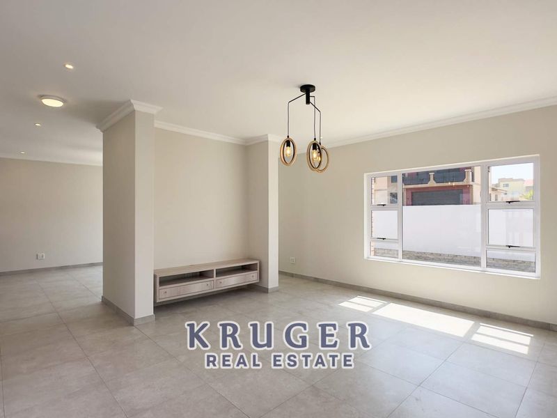 🏡✨ Modern Family Home + Flat – A Must See! - Photo 7