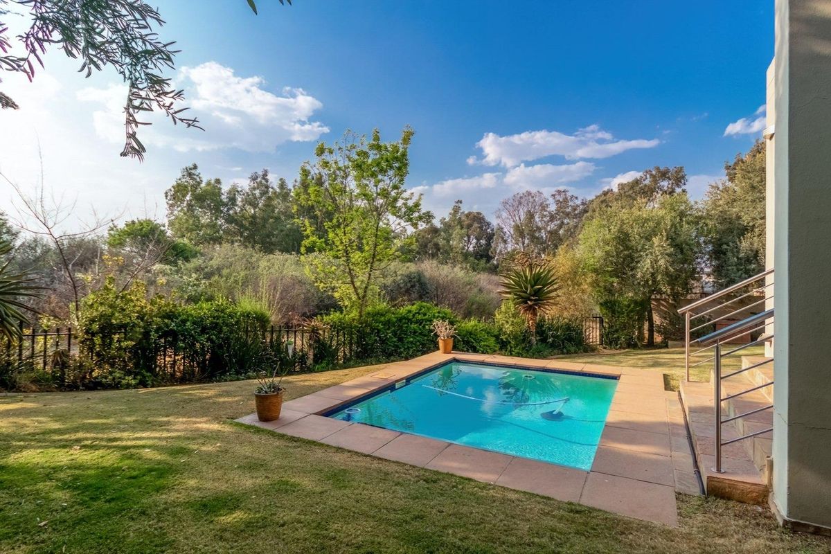 Luxury Meets Comfort: Stunning Estate in Eye of Africa!" - Photo 5