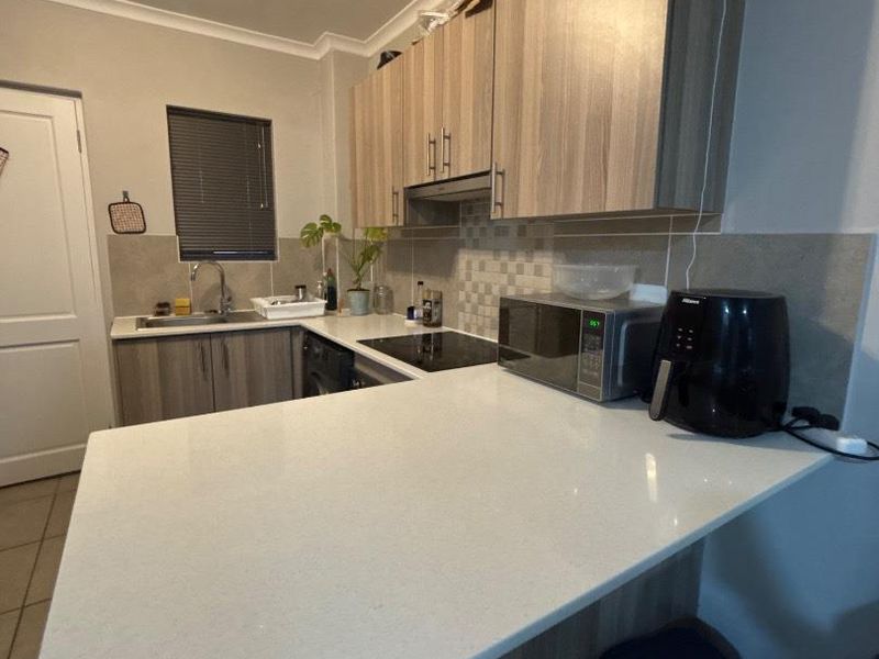 2 Bedroom Apartment - Photo 2