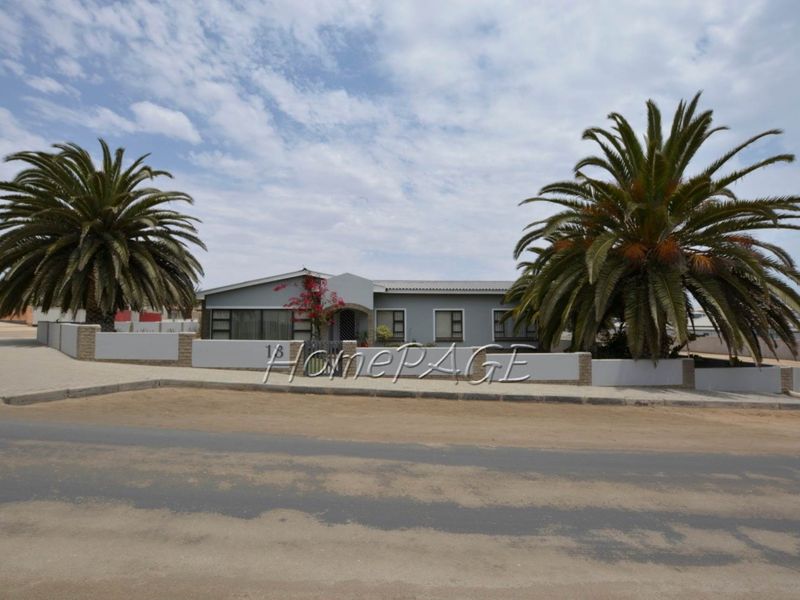 Ext 8 (Hage Heights), Lovely 4 Bedr Home with 2 Bedr Flat is for Sale - Photo 3