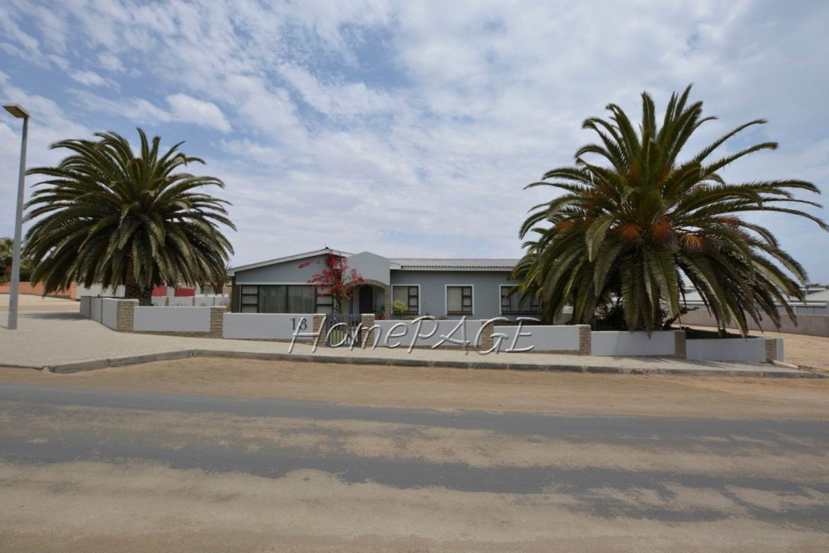Ext 8 (Hage Heights), Lovely 4 Bedr Home with 2 Bedr Flat is for Sale - Photo 3
