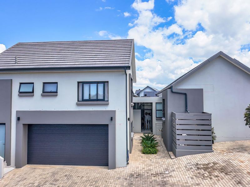 Live luxuriously in Outeniquasbosch Wildlife Estate - Photo 2