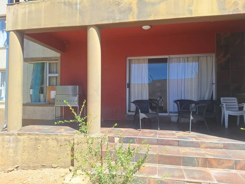 "Dream Big: Spacious 5-Bed Home in Hockland Park!" - Photo 5