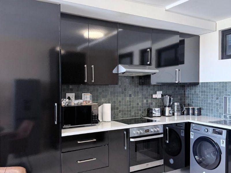 FULLY FURNISHED | RENT| CBD - Photo 4