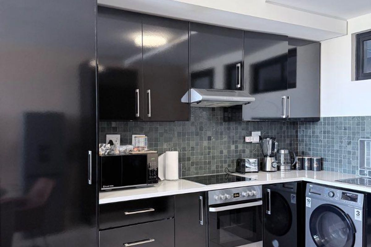 FULLY FURNISHED | RENT| CBD - Photo 4