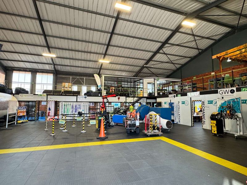 Planning ahead? Warehouse available from 1 Feb 2027! - Photo 2