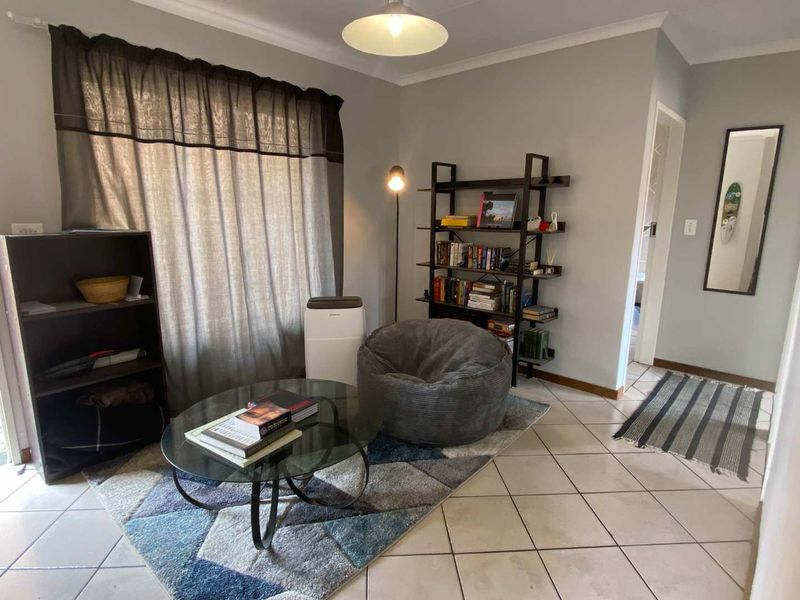 2 Bedroom Townhouse in Highveld Estate. - Photo 8