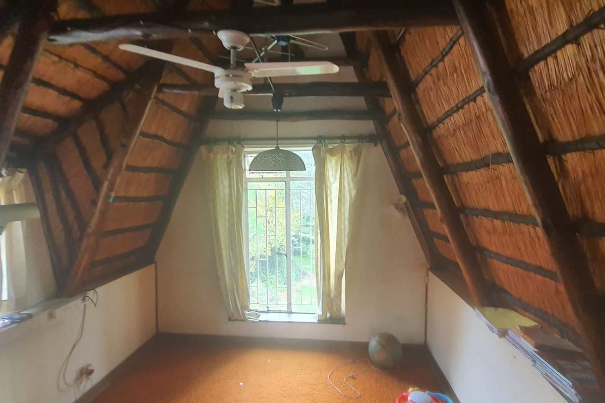 FOR THE EXTENDED FAMILY - 1 SEPARATE DWELLINGS, VARIOUS OUTBUILDINGS, BOREHOLE AND MORE! - Photo 3