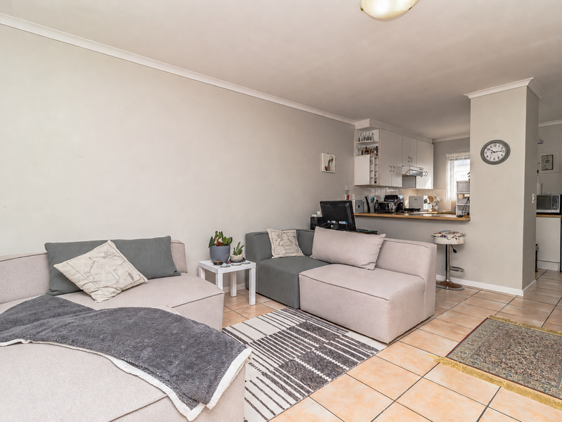 A Well-Loved Home Ready for a New Chapter - Photo 7