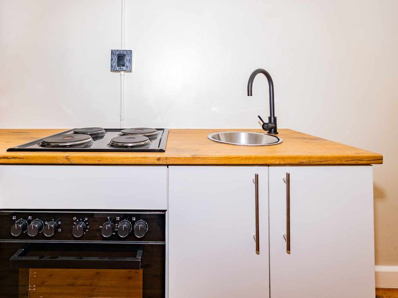 Urban Oaks Guest House - Photo 9