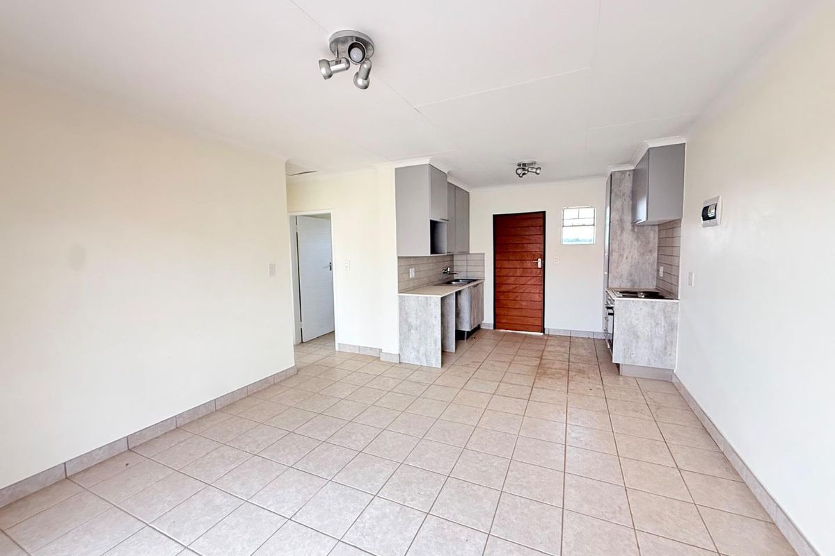 Chic Third-Floor Gem: Perfect for First-Time Buyers & Investors - Photo 5