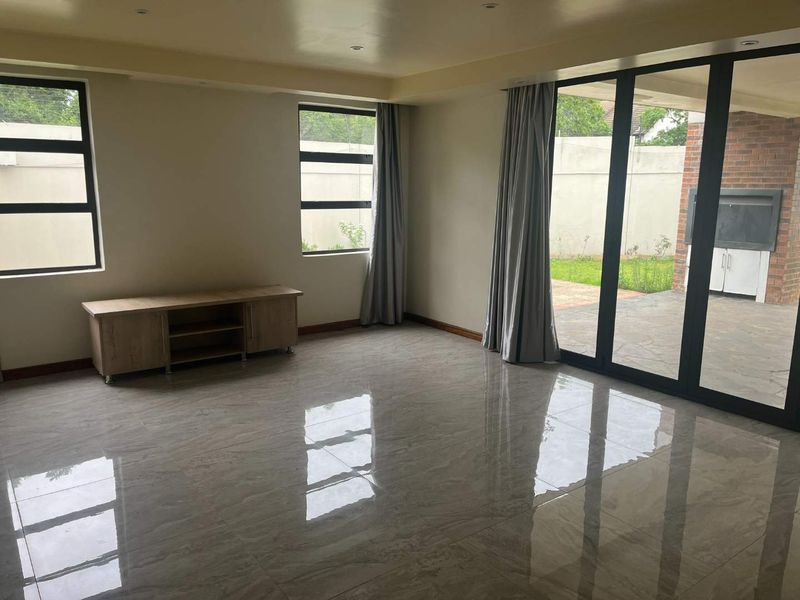 Luxury 5 Bedroom Modern Home for Sale in Bedfordview Estate – Pool, Balconies & Premium Finishes - Photo 6