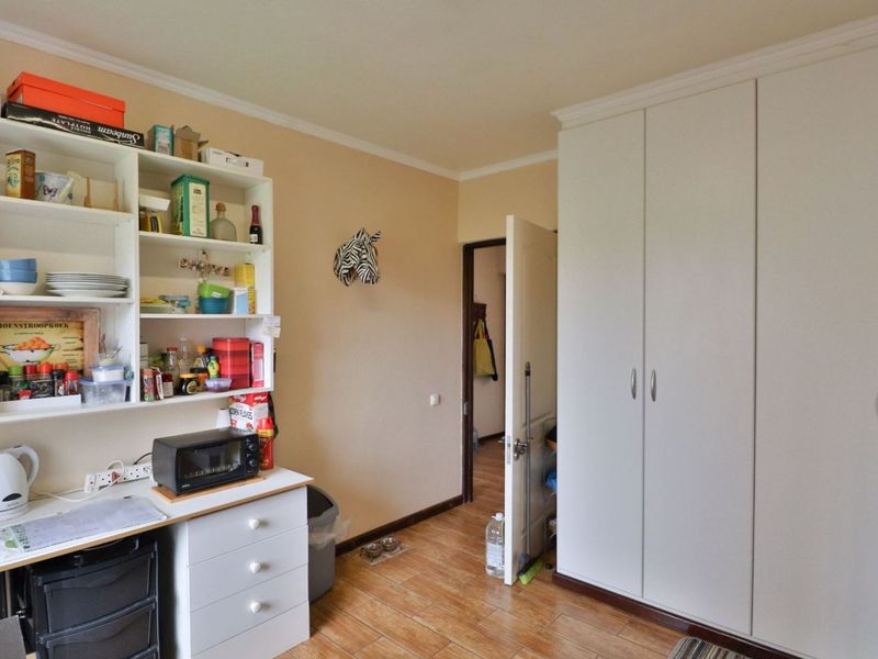 BARGAIN STYLISH AND UPMARKET TOWNHOUSE - Photo 9