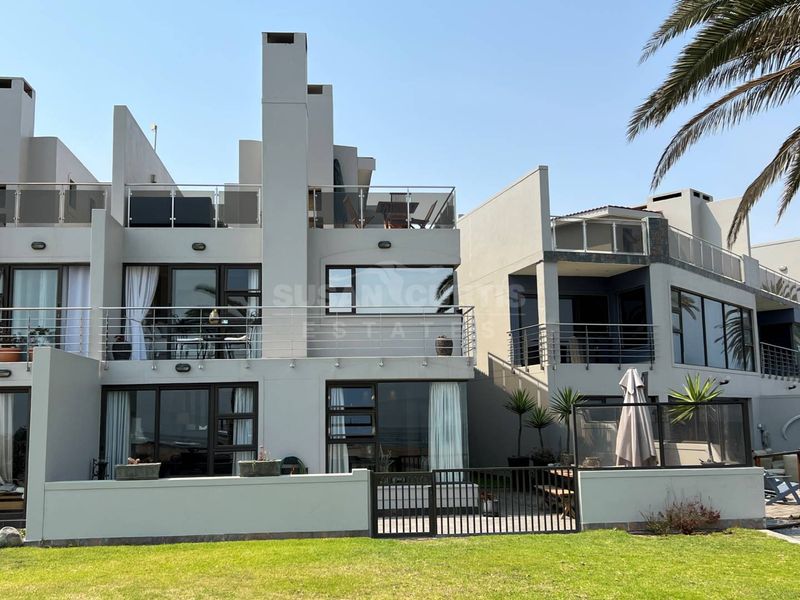 BEACHFRONT TOWNHOUSE - Photo 2