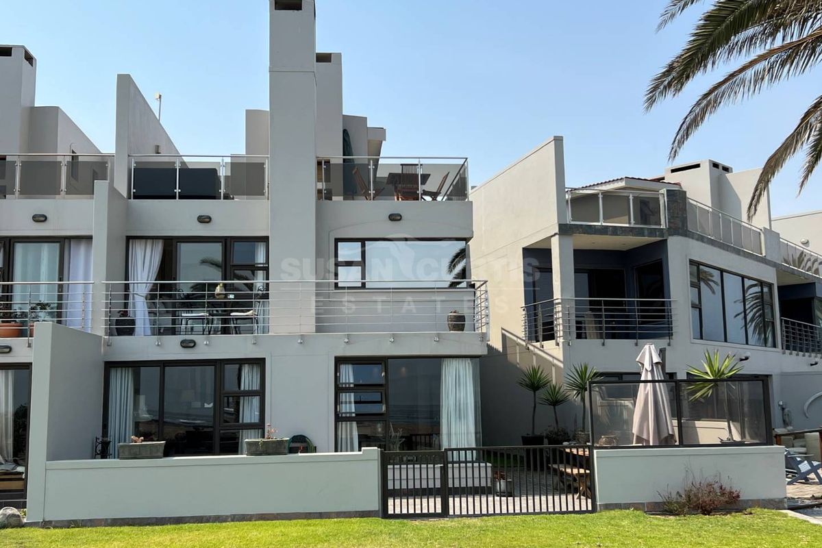 BEACHFRONT TOWNHOUSE - Photo 2