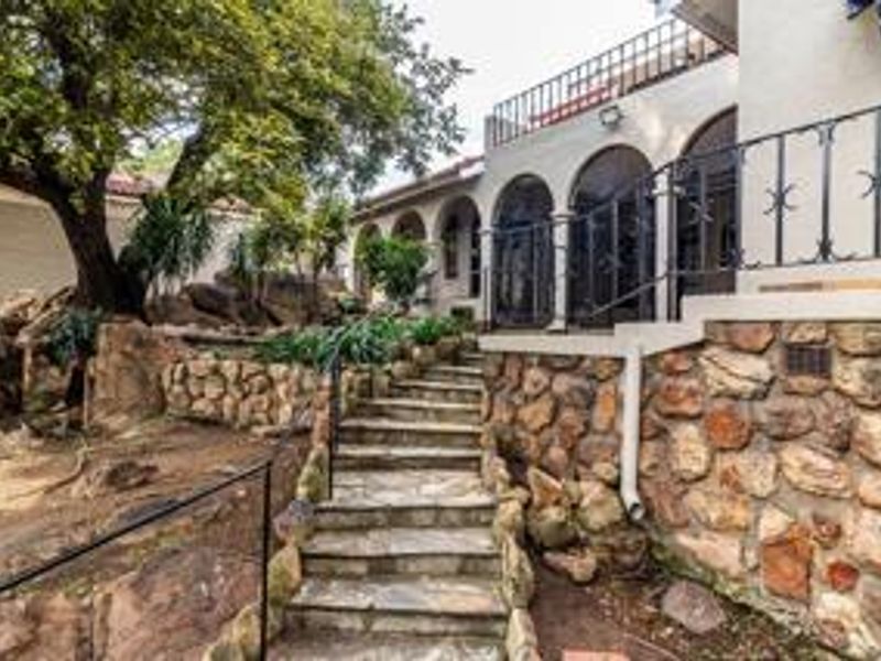 Premier Multi-Dwelling Estate in Oakdene Hills – Scenic Views, Private Sanctuary & Income Potential! - Photo 4