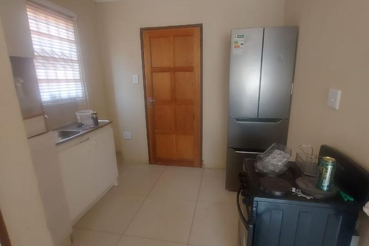 2 bedrooms house for sale in Soshanguve East - Photo 2